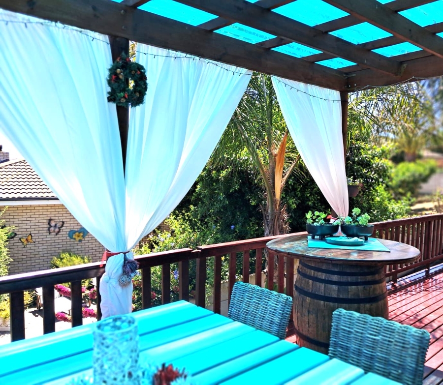 4 Bedroom Property for Sale in Fraaiuitsig Western Cape